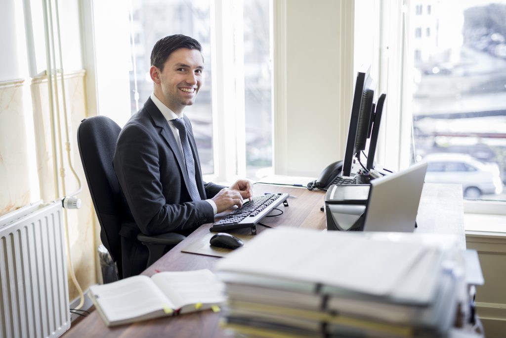 Vacature | Gevorderd advocaat-stagiaire/junior advocaat met arbeidsrecht als specialisatie of interesse